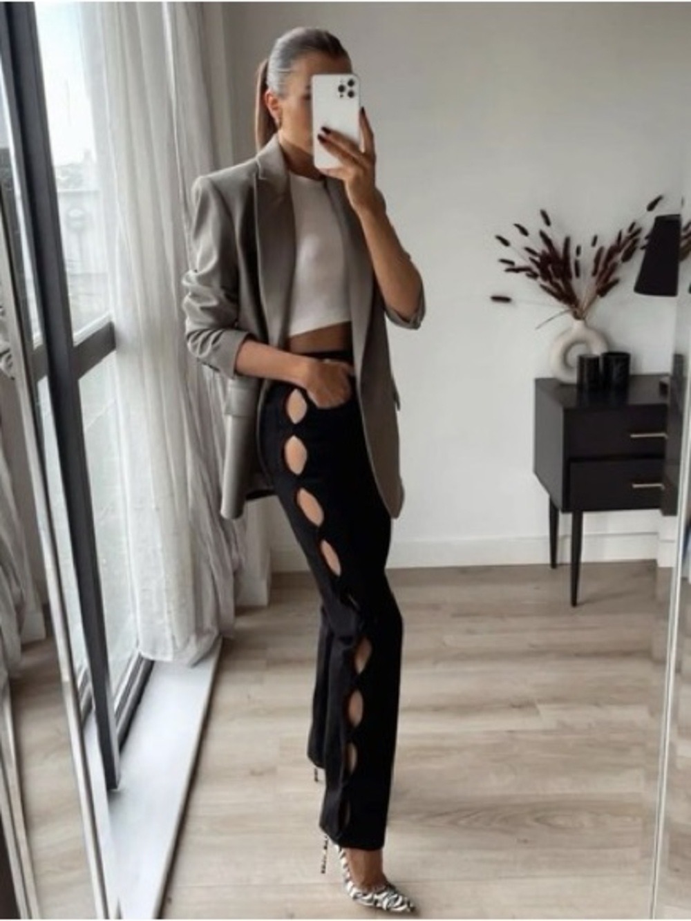 Zara Black High-Rise Jeans Cit Out Sides with Tag Size 6 NWT